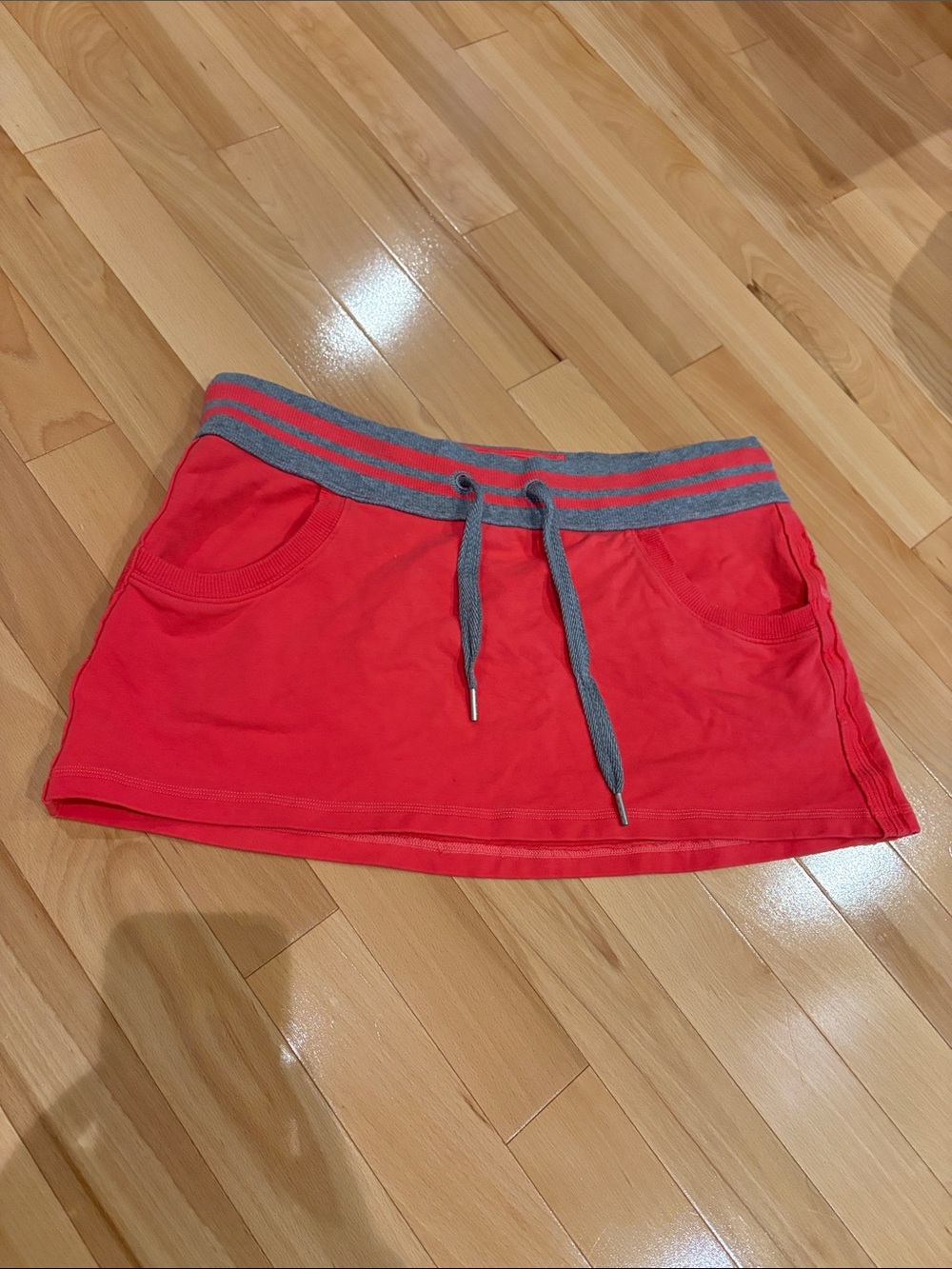 Lululemon Athletica Coral Pink Terry Mini Skirt with Gray Waistband - size 8 - Picture 1 of 16